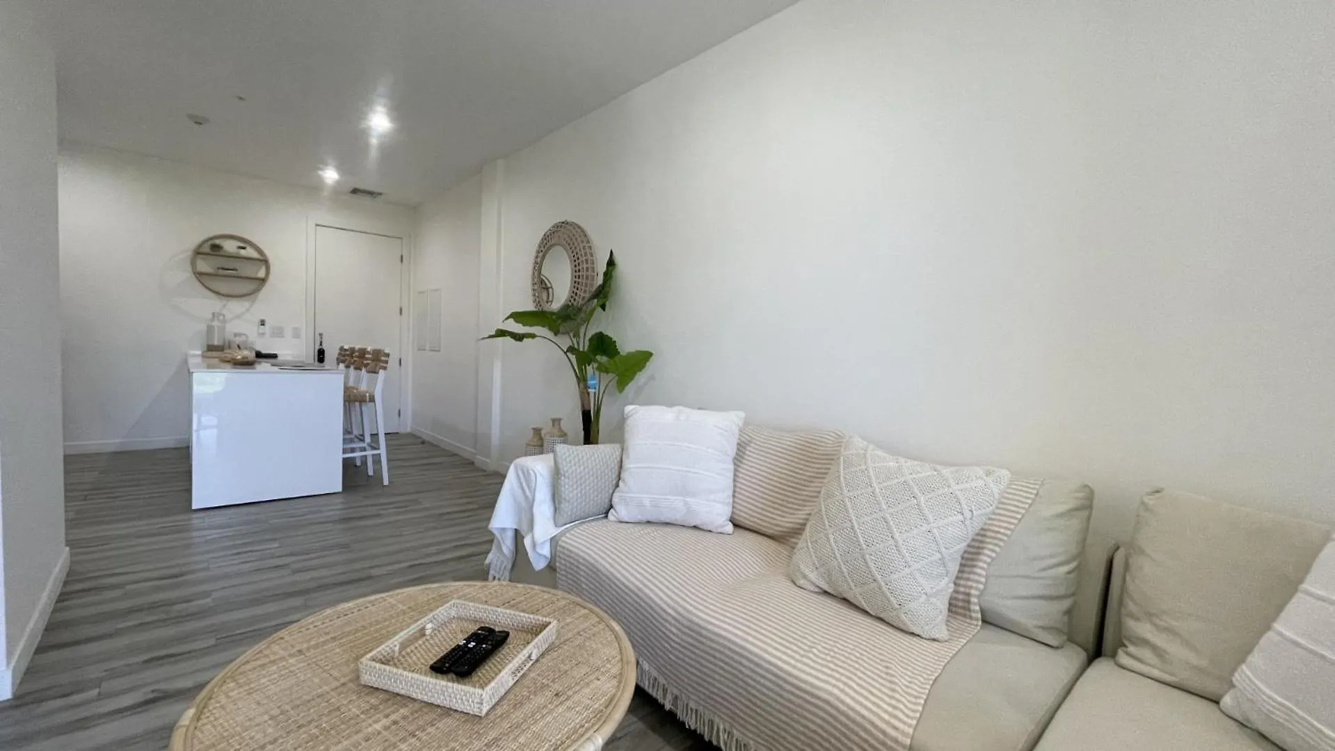 The Cove - Location Is Everything! - Luxurious - Free Parking Palm Beach Aruba